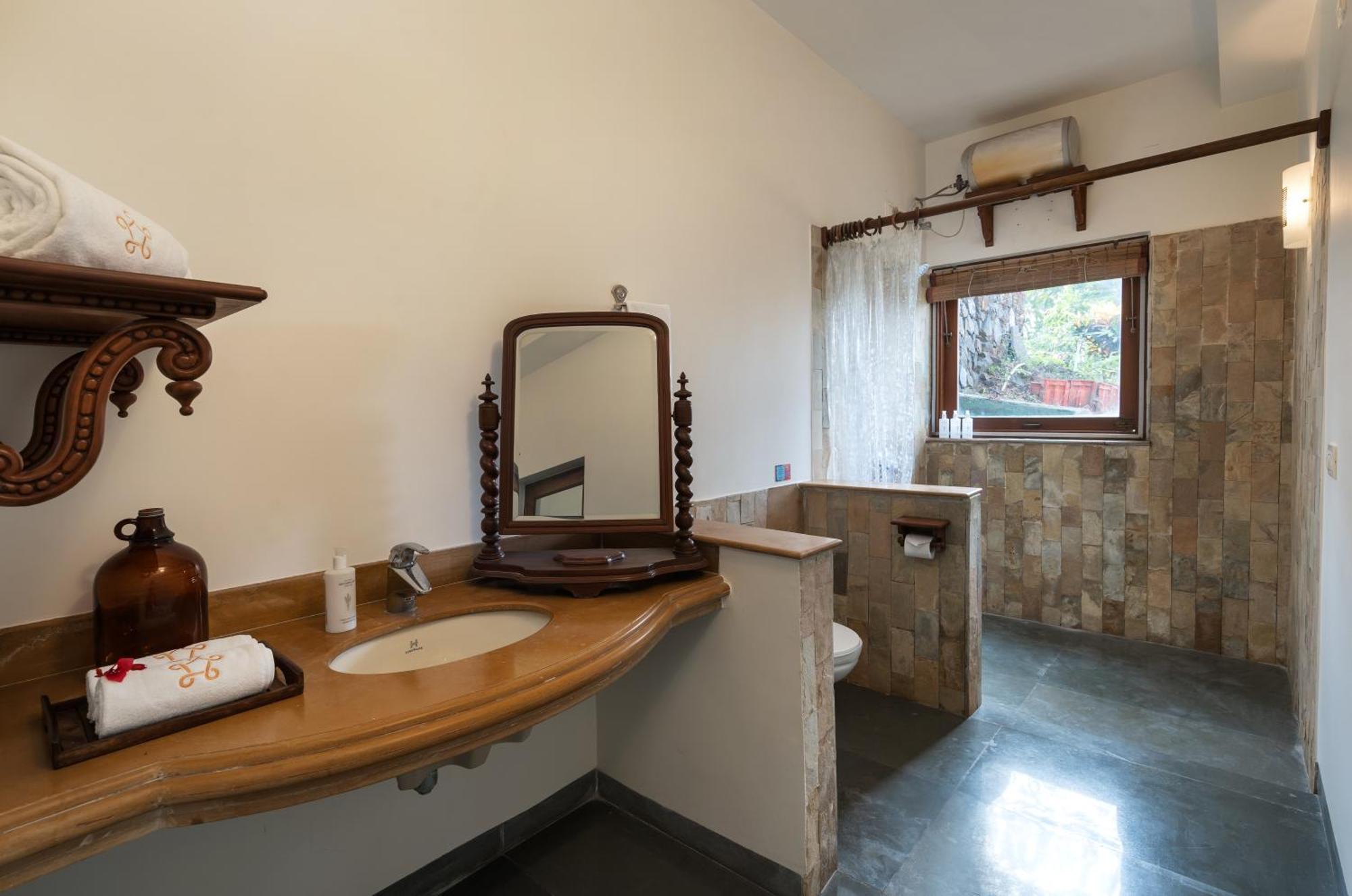 Saffronstays Pride Rock Mandve Dış mekan fotoğraf