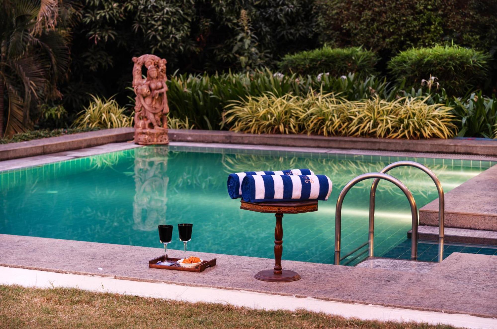 Saffronstays Pride Rock Mandve Dış mekan fotoğraf